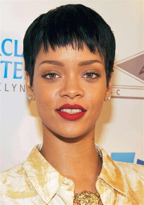 bob rihanna cabello corto|Cortes de pelo de Rihanna